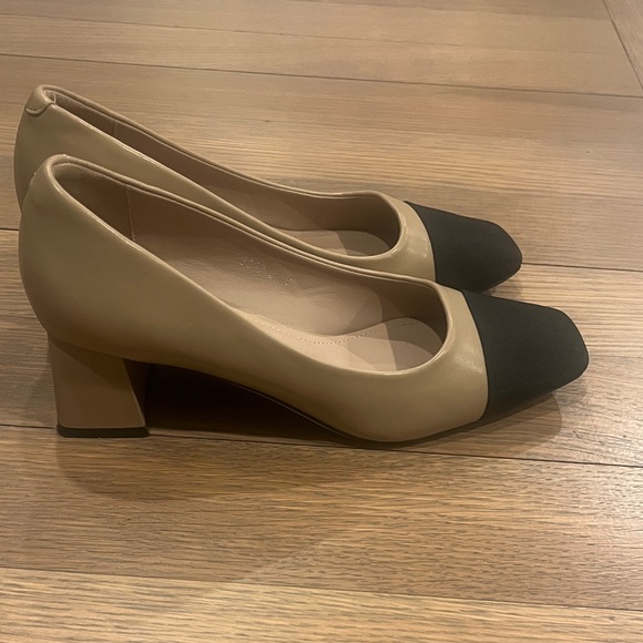 Looks like CHANEL Beige and Black Flats - Picture 3 of 5
